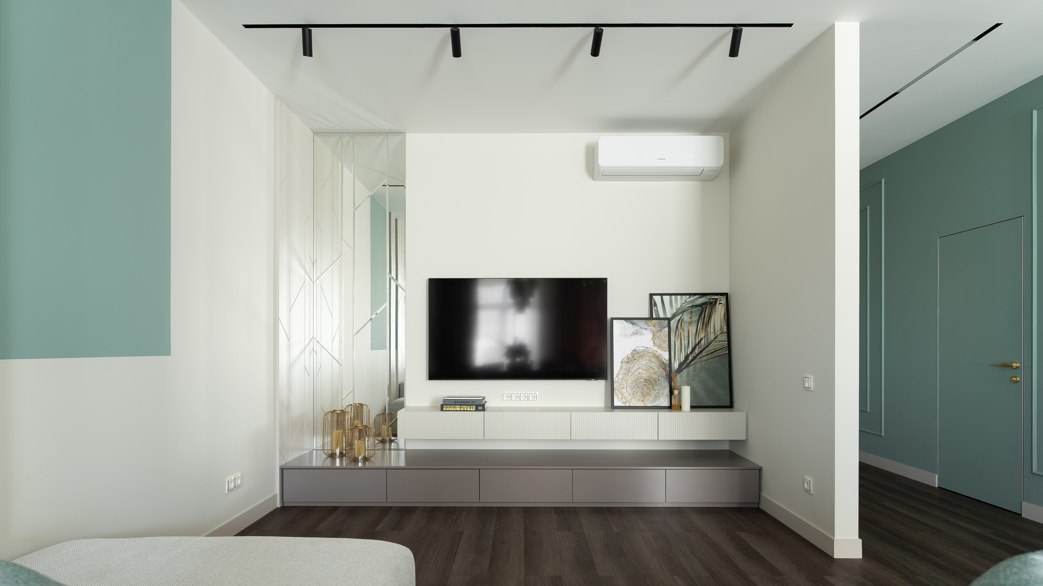 картинка Трековый светильник Technical TR032-2-12W4K-M-B от магазина pro-decor.kz